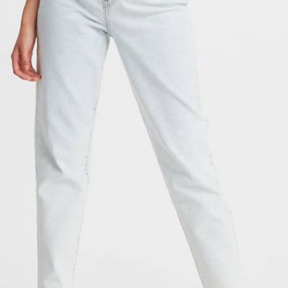 Levi's High Waisted Taper Jeans - Size 28 - Light Wash - Picture 2 of 9